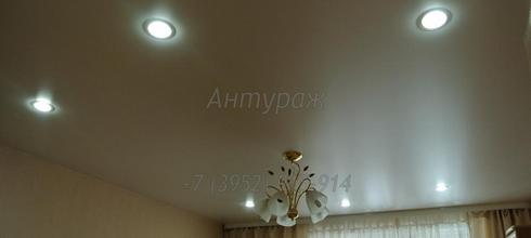 Монтаж матового натяжного потолка в спальне